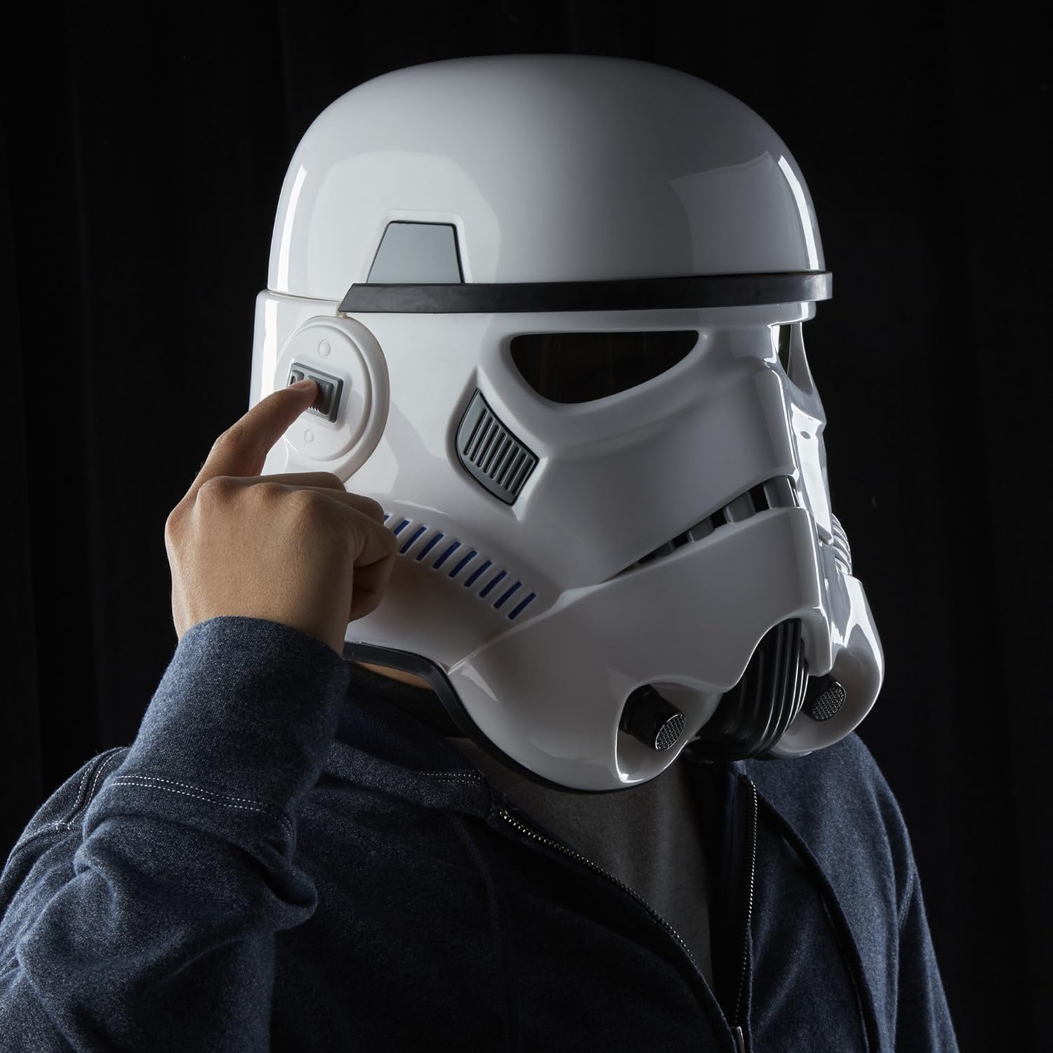 Star Wars: The Black Series - Imperial Stormtrooper Electronic Voice Changer Helmet Prop Replicas - Toys - New - CaveGamers - Image 5